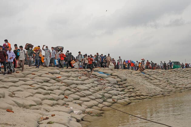 COVID-19 Coronavirus Emergency In Bangladesh People board an overcrowded ferry as they go home a day before a countrywide lockdown is imposed in Munshiganj near of Dhaka, Bangladesh on June 30, 2021. Dhaka Bangladesh salahuddin-notitle210630_npYkn  Copyright: xKazixSalahuddinxRazux