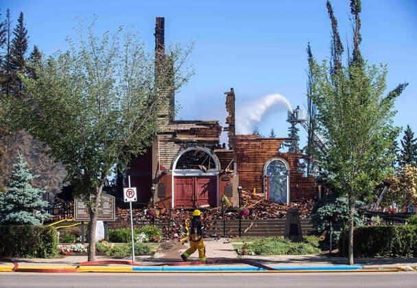 News Bilder des Tages June 30, 2021, Morinville, ab, Canada: St. John Baptiste Parish Catholic church is shown in Morinville Alta, on Wednesday June 30, 2021 as firefighters put out hot spots. A Catholic Church in northern Alberta has been destroyed by what RCMP are calling a suspicious fire. RCMP say in a release that officers were called to the blaze at St. John Baptiste Parish in Morinville, about 40 kilometres north of Edmonton, just after 3 a.m. Morinville Canada  - ZUMAc35_ 20210630_zaf_c35_005 Copyright: xJasonxFransonx