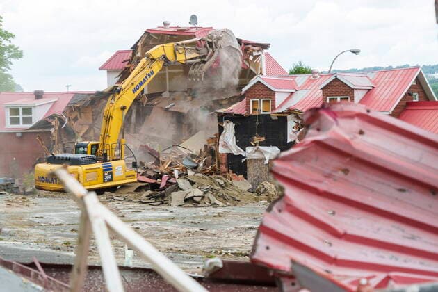 June 30, 2021, sherbrooke, PQ, Canada: A crane demolishes the Hells Angels bunker in Sherbrooke, Que. on Wednesday, June 30, 2021. The bunker was the site of some notorious crimes during the biker war during the mid 1980 s in Quebec. sherbrooke Canada  - ZUMAc35_ 20210630_zaf_c35_029 Copyright: xPaulxChiassonx