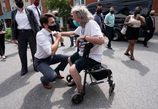 June 30, 2021, Ottawa, on, Canada: Prime Minister Justin Trudeau speaks with resident of the Shepherds of Good Hope residence following an announcement in Ottawa, Wednesday, June 30, 2021. Ottawa Canada  - ZUMAc35_ 20210630_zaf_c35_033 Copyright: xAdrianxWyldx