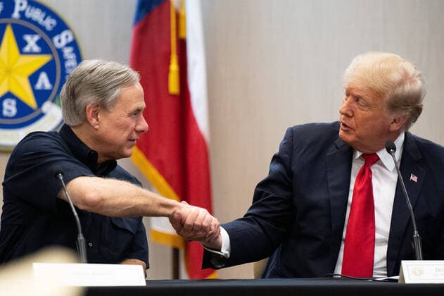 June 30, 2021, Weslaco, Texas, United States: WESLACO, TEXAS - JUNE 30: Texas Gov. GREG ABBOTT and former President DONALD TRUMP shake hands during a border security briefing on June 30, 2021 in Weslaco, Texas. Gov. Abbott has pledged to build a state-funded border wall between Texas and Mexico as a surge of mostly Central American immigrants crossing into the United States has challenged U.S. immigration agencies. So far in 2021, U.S. Border Patrol agents have apprehended more than 900,000 immigrants crossing into the United States on the southern border. POOL Weslaco United States - ZUMAz113 20210630_znh_z113_019 Copyright: xBrandonxBellx