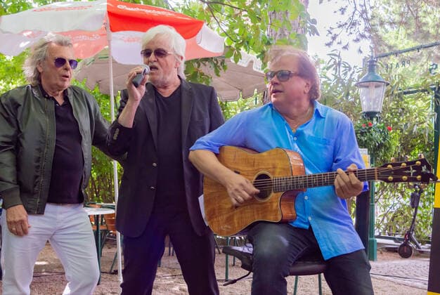 20210701 Press Talk on the Occasion of the Farewell Concert of Bilgeri and Opus in Wiesen with Minisex VIENNA, AUSTRIA - JULY 01: Founder member and frontman of the music group Minisex Rudi Nemeczek, musician Reinhold Bilgeri and Singer and guitarist of the music group Opus Ewald Pfleger during the press talk on the occasion of the farewell concert of Bilgeri and Opus in Wiesen on the 20.08.2021 with Minisex at the Schweizerhaus on July 01, 2021 in Vienna, Austria. WIEN, OESTERREICH - 01. JULI: Gruendungsmitglied und Frontmann der Musikgruppe Minisex Rudi Nemeczek, Musiker Reinhold Bilgeri und Saenger und Gitarrist der Musikgruppe Opus Ewald Pfleger waehrend des Pressegepraeches anlaesslich des Abschiedskonzertes von Bilgeri und Opus in W Copyright: xIsabellexOuvrardx SEPAxMedia