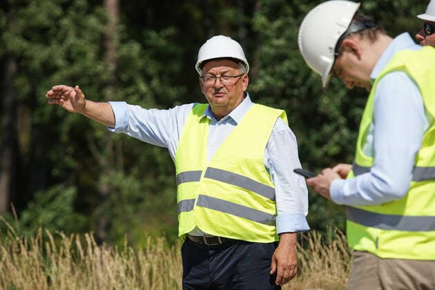 Poland Politics Daily Former Minister of Infrastructure and Construction Andrzej Adamczyk visiting the construction site of a waterway connecting the Vistula Lagoon with the Gulf of Gdansk is seen in Nowy Swiat, Vistula Spit, Poland on 1 July 2021 Controversial The Vistula Spit canal is curently under construction canal across the Polish section of the Vistula Spit that will create a second connection between the Vistula Lagoon and Gdansk Bay (Baltic Sea) Nowy Swiat Poland fludra-polishpr210701_nphYS  Copyright: xMichalxFludrax