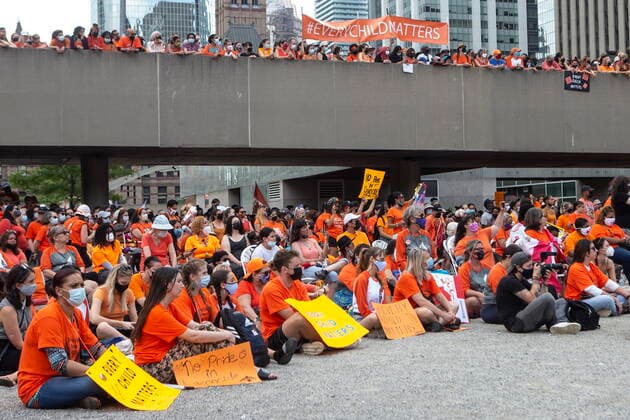 July 1, 2021, Toronto, on, Canada: People gather to listen to speakers following an Every Child Matters walk in Toronto on Thursday, July 1, 2021, to honour former residential school students. Toronto Canada  - ZUMAc35_ 20210701_zaf_c35_075 Copyright: xChrisxYoungx