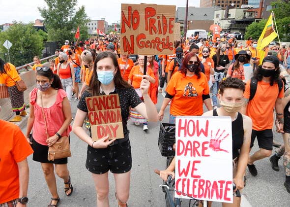 July 1, 2021, Gatineau, QC, Canada: Protesters march to Parliament Hill in Gatineau at a Cancel Canada Day protest in response to the discovery of unmarked indigenous graves at residential schools on Thursday, July 1, 2021. Gatineau Canada  - ZUMAc35_ 20210701_zaf_c35_094 Copyright: xPatrickxDoylex