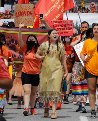 July 1, 2021, Ottawa, on, Canada: Protesters march to Parliament Hill in Ottawa at a Cancel Canada Day protest in response to the discovery of unmarked indigenous graves at residential schools on Thursday, July 1, 2021. Ottawa Canada  - ZUMAc35_ 20210701_zaf_c35_101 Copyright: xPatrickxDoylex
