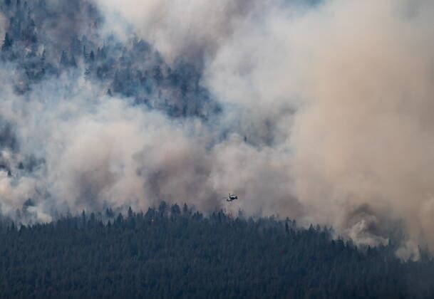 July 1, 2021, Lytton, BC, Canada: A helicopter pilot flies past a wildfire burning in Lytton, B.C., on Thursday, July 1, 2021. Lytton Canada  - ZUMAc35_ 20210701_zaf_c35_174 Copyright: xDarrylxDyckx