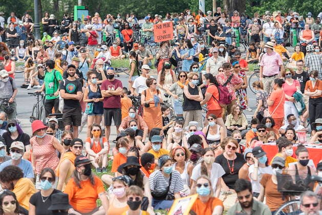 July 1, 2021, Montreal, PQ, Canada: People attend a gathering and march to honour Indigenous children, denounce genocide and demand justice for residential school victims in Montreal, Thursday, July 1, 2021. Montreal Canada  - ZUMAc35_ 20210701_zaf_c35_213 Copyright: xGrahamxHughesx