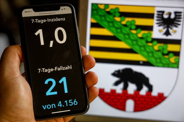 Coronavirus in Germany Covid 19 Dashboard of the Robert Koch Institute DEU, Germany, Saxony Anhalt, 02 07 2021 The 7-day incidence for the state Cases last 7 days 100 000 PE is displayed on an iPhone, with the state coat of arms in the background.