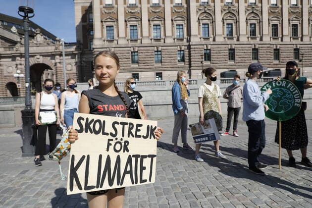 Bilder des Jahres 2021, News 07 Juli News Themen der Woche KW26 News Bilder des Tages Swedish climate activist Greta Thunberg and other climate protesters gather for a protest against climate change in front of the Swedish parliament building in Stockholm Friday July 2, 2021. STOCKHOLM Sweden xSTFx *** Swedish climate activist Greta Thunberg and other climate protesters gather for a protest against climate change in front of the Swedish parliament building in Stockholm Friday July 2, 2021 STOCKHOLM Sweden xSTFx,  Copyright: xChristinexOlssonx xTTx GRETA CLIMATE SCHOOL STRIKE