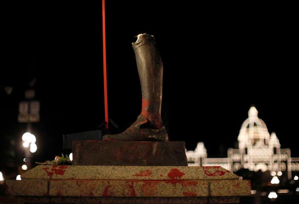 July 1, 2021, Victoria, BC, Canada: The statue of English explorer Capt. James Cook was removed from it s base at about 8:30 p.m. and tossed into the inner harbour and replaced with red hand prints and a red dress memorial in honour of missing and murdered Indigenous women and girls in Victoria, Thursday, July 1, 2021. Victoria Canada  - ZUMAc35_ 20210701_zaf_c35_295 Copyright: xChadxHipolitox