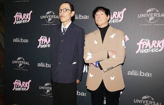 Bilder des Jahres 2021, Entertainment 07 Juli Avant-premiere The Sparks Brothers en presence des Sparks Ron Mael et Russell Mael au Publicis CELEBRITIES: AVP The Sparks Brothers- Paris - 01 07 2021 JonathanRebboah Panoramic  PESRK24022012