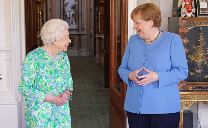 Bilder des Jahres 2021, Entertainment 07 Juli News Themen der Woche KW26 Entertainment Bilder des Tages . 02 07 2021. Windsor, United Kingdom. Queen Elizabeth II receives the Chancellor of Germany, Angela Merkel, during an audience at Windsor Castle, United Kingdom.  xPoolx xi-Imagesx IIM-22346-0006