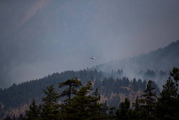 July 2, 2021, Lytton, BC, Canada: A helicopter pilot prepares to drop water on a wildfire burning in Lytton, B.C., on Friday, July 2, 2021. Lytton Canada  - ZUMAc35_ 20210702_zaf_c35_049 Copyright: xDarrylxDyckx