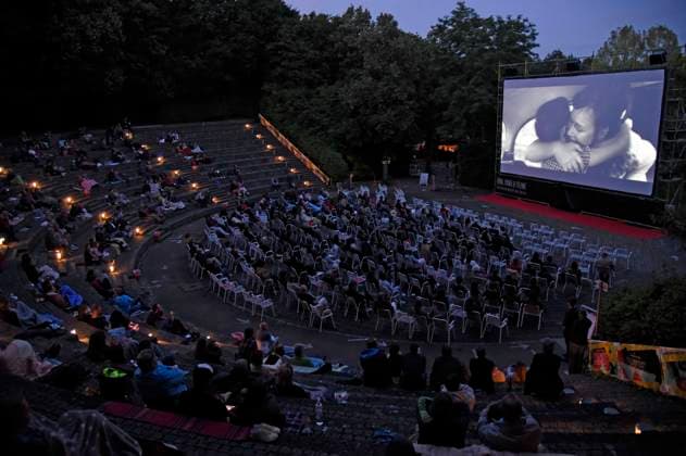 Premiere des Kinofilms Lieber Thomas auf dem 38. Filmfest München im Open Air-Kino Kino Mond & Sterne im Westpark. München, 02.07.2021 *** Premiere of the feature film Lieber Thomas at the 38 Filmfest München in the open air cinema Mond Sterne in the Westpark Munich, 02 07 2021 Foto:xS.xAdamx xFuturexImage