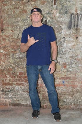 Bilder des Jahres 2021, Entertainment 07 Juli Hamburg der 02.07.2021, Robby Naish stellt in Hamburg bei der Deutschlandpremiere in den Zeise Kinos seinen neuen Film The longest Wave vor. Der Film über die mittlerweile 58jähirge Surflegende ist mit dem renommierten Filmemache Joe Berlinger entstanden. Robby Naish - Deutschlandpremiere für den Film The longest Wave in Hamburgs Zeise Kinos, Hamburg Hamburg Deutschland Hamburg-Ottensen *** Hamburg the 02 07 2021, Robby Naish presents his new film The longest Wave in Hamburg at the German premiere in the Zeise Kinos The film about the now 58 year old surf legend was made with the renowned filmmaker Joe Berlinger Robby Naish German premiere for the film The longest Wave in Hamburgs Zeise Kinos, Hamburg Hamburg Germany Hamburg Ottensen