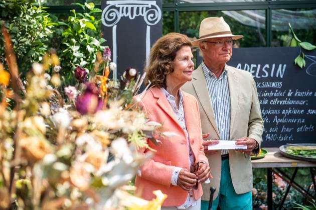 Bilder des Jahres 2021, Entertainment 07 Juli Entertainment Bilder des Tages King Carl XVI Gustaf of Sweden inaugurates the conceptual garden exhibit Inglasat at Solliden castle in Borgholm, Sweden on July 3, 2021. The exhibit features different inspirational greenhouses created by well-known profiles. BORGHOLM Sweden 200703 x11408x *** King Carl XVI Gustaf of Sweden inaugurates the conceptual garden exhibit Inglasat at Solliden castle in Borgholm, Sweden on July 3, 2021 The exhibit features different inspirational greenhouses created by well known profiles BORGHOLM Sweden 200703 x11408x,  Copyright: xSuvadxMrkonjic TTx SWEDEN KING CARL XVI GUSTAF CONCEPTUAL GARDEN EXHIBIT
