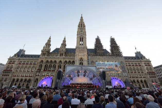 (210703) -- VIENNA, July 3, 2021 -- People watch the opening concert of the Cultural Summer Vienna and Rathausplatz Film Festival in Rathausplatz in Vienna, Austria, on July 3, 2021. Rathausplatz Film Festival held from July 3 to Sept. 4 opened here on Saturday. People can get access to the event free under the 3G rules, which are showing evidence of vaccination, a negative test or having recently recovered from the coronavirus. Meanwhile, a COVID-19 vaccination site has been set up here to provide walk-in COVID-19 vaccination for visitors during the film festival. ) AUSTRIA-VIENNA-RATHAUSPLATZ FILM FESTIVAL-COVID-19 VACCINATION GuoxChen 