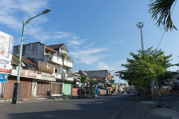 Emergency Public Activity Restriction Amid Covid 19 In Indonesia A view of an empty street during emergency public activity restriction amid COVID-19 pandemic in Salatiga city, Indonesia on July 4, 2021. Indonesian government imposes emergency public activity restriction on July 3-20, in Java and Bali with a number of regulations to reduce the spread of COVID-19. Salatiga City Indonesia wicaksono-notitle210704_npyUR  Copyright: xGalihxYogax