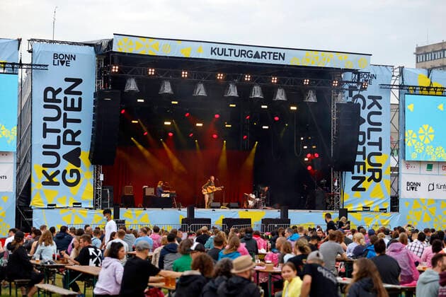The stage of the Kulturgarten during the performance of Olli Schulz as part of the BonnLive Kulturgarten Open Air The Bonn Live Kulturgarten Open Air Festival 2021 is a festival under corona restrictions due to the Covid 19 pandemic Bonn, 03 07 2021 Foto:xC.xHardtx xFuturexImage