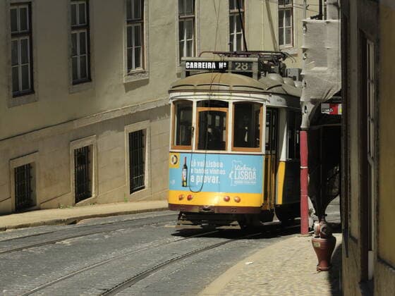 July 4, 2021, Lisbon, Portugal: Movement of tourists on cable car 28, the most charming in Lisbon, which runs through the various tourist attractions of the city, on Sunday, June (4), in midst of Coronavirus pandemic.  Copyright: xEdsonxdexSouzax