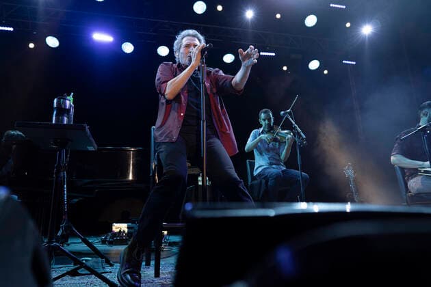 July 4, 2021, Madrid, Spain: Spanish singer Miguel Rios performs at the Noches del Botanico in Madrid. Madrid Spain - ZUMAs197 20210704_zaa_s197_162 Copyright: xAtilanoxGarciax