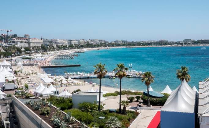 Vue sur la baie de Cannes depuis le Palais - Festival de Cannes 2021 NEWS : Illustrations - 74eme festival de Cinema - Cannes - 05 07 2021 SandrineThesillat Panoramic 