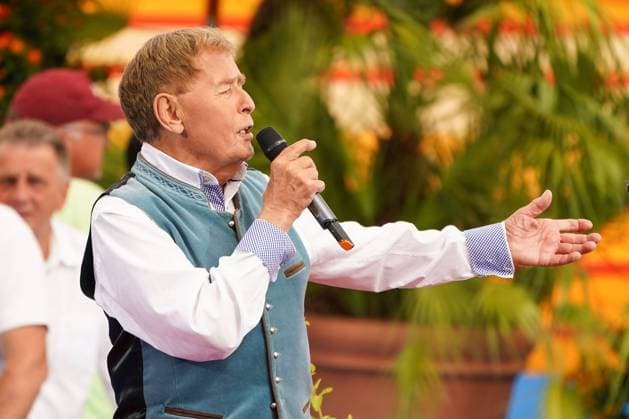 ARD Fernsehunterhaltungsshow Immer wieder sonntags - Staffel 4, vor rund 400 Livebesuchern Eberhard Hertel ARD Fernsehunterhaltungsshow Immer wieder sonntags - Staffel 4, vor rund 400 Livebesuchern, Deutschland, Rust, Europapark, Baden Wuerttemberg,04.07.2021 *** ARD television entertainment show Immer wieder sonntags season 4, in front of about 400 live visitors Eberhard Hertel ARD television entertainment show Immer wieder sonntags season 4, in front of about 400 live visitors, Germany, Rust, Europapark, Baden Wuerttemberg,04 07 2021