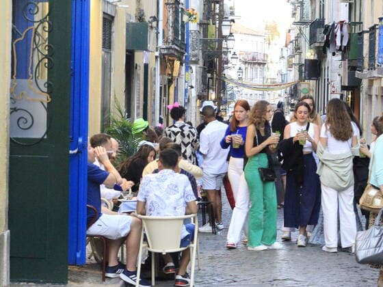 July 5, 2021, Lisbon, Brazil: Happy hour and movement in bars of Atalaia Street and surroundings, in Lisbon, on Monday (5).  Copyright: xEdsonxdexSouzax