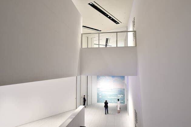 Architektur von Jean Nouvel SHANGHAI, CHINA - JULY 06: People visit the Museum of Art Pudong on July 6, 2021 in Shanghai, China. Designed by French architect Jean Nouvel, the Museum of Art Pudong will open to the public on July 8.  Copyright: xVCGx CFP111337718913