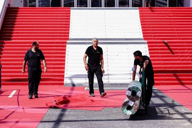Pose du tapis rouge - Red Carpet CELEBRITES : 74 eme Festival de Cannes - Pose du tapis rouge - Cannes - 06 07 2021 NorbertScanella PanoramiC 