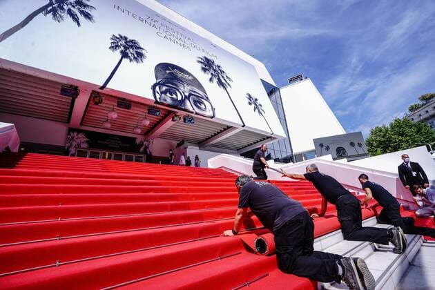 Pose du tapis rouge - Red Carpet CELEBRITES : 74 eme Festival de Cannes - Pose du tapis rouge - Cannes - 06 07 2021 NorbertScanella PanoramiC 