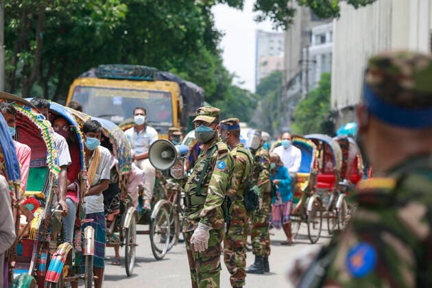 July 6, 2021, Dhaka, Bangladesh: Bangladesh army personnel limit people s movement from a check post set up at Shahabag intersection during the nationwide strict lockdown to curb the coronavirus pandemic, in Dhaka, Bangladesh, July 6, 2021. Bangladeshi authorities imposed the nationwide all-out lockdown for week-long amid increasing coronavirus infections and coronavirus related deaths in the country. Dhaka Bangladesh - ZUMAd117 20210706_zap_d117_013 Copyright: xSuvraxKantixDasx
