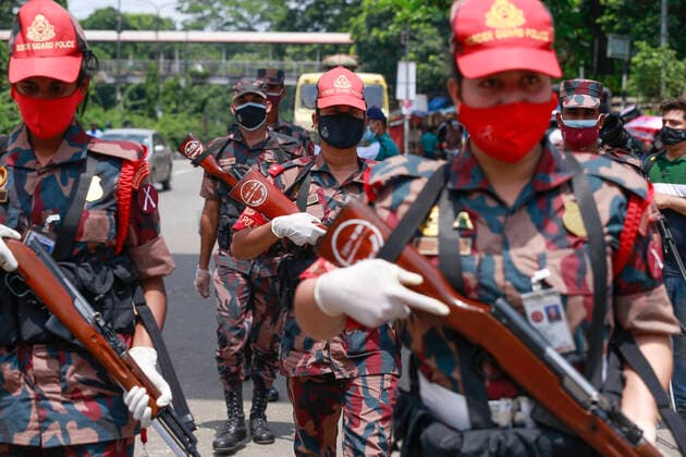 July 6, 2021, Dhaka, Bangladesh: Border Guard Bangladesh (BGB) personnel limit people s movement from a check post during the nationwide strict lockdown to curb the coronavirus pandemic, in Dhaka, Bangladesh, July 6, 2021. Dhaka Bangladesh - ZUMAd117 20210706_zap_d117_018 Copyright: xSuvraxKantixDasx