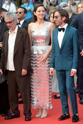74th Cannes Film Festival 2021, Red Carpet film : ˜Annette™ and Opening ceremony. Pictured: Leos Carax, Marion Cotillard, Simon Helberg  Copyright: xAlbertoxTerenghi Cannesx2021x xIx xCannesxpoolx