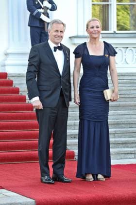 Staatsbankett zu Ehren von Königin Maxima und König Willem-Alexander im Schloss Bellevue Bundespräsident a. D. Christian Wulff und Bettina Wulff werden begrüsst Berlin Schloss Bellevue Berlin GER *** State banquet in honour of Queen Maxima and King Willem Alexander at Bellevue Palace Federal President (retd) Christian Wulff and Bettina Wulff are welcomed Berlin Schloss Bellevue Berlin GER