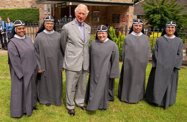 Entertainment Bilder des Tages . 05 07 2021. Flintshire, United Kingdom. Prince Charles, The Prince of Wales meets with members of the Bridgettines, an order of sisters, during a visit to St Winefride s Guest House in Flintshire, Wales, United Kingdom.  xPoolx xi-Imagesx IIM-22369-0003