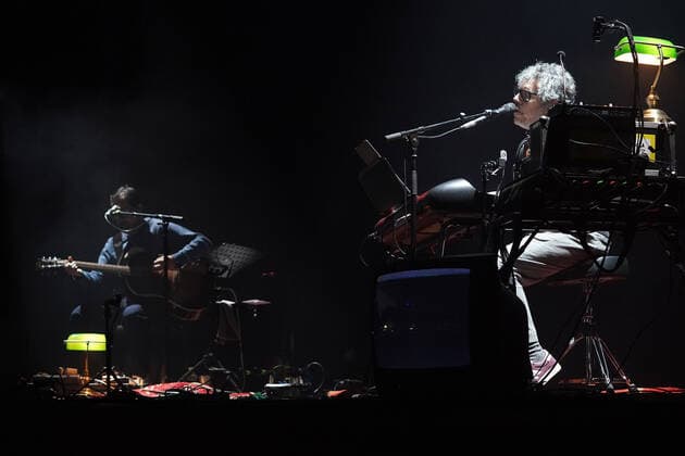 Ivan Ferreiro (r) in concert with the guitarist Amaro Ferreiro. July 6, 2021. (2021070669)