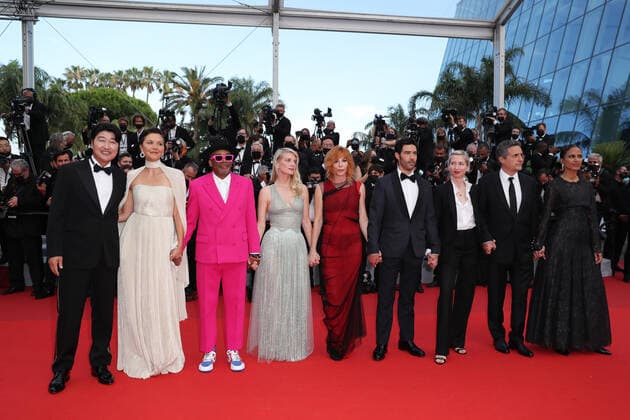 (210707) -- CANNES, July 7, 2021 -- U.S. director and jury president Spike Lee (3rd L) arrives with Jury members at the red carpet during the opening ceremony of the 74th Cannes International Film Festival in Cannes, southern France, July 6, 2021. ) FRANCE-CANNES-FILM FESTIVAL-OPENING CEREMONY GaoxJing 