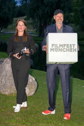 Franka Potente and Peter von Schall Riaucour at the award ceremony of the Margot Hielscher Award to Franka Potente at the 38 Filmfest München 2021 at the Open Air Kino am Olympiasee Munich, 06 07 2021 Foto:xN.xKolinzx xFuturexImage