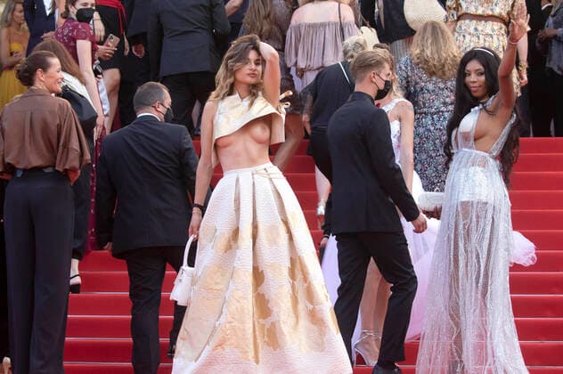 Bilder des Jahres 2021, Entertainment 07 Juli Gäste bei der Opening Ceremony mit der Premiere des Kinofilms Annette auf dem Festival de Cannes 2021 74. Internationale Filmfestspiele von Cannes im Palais des Festivals. Cannes, 06.07.2021 *** Guests at the Opening Ceremony with the premiere of the feature film Annette at the Festival de Cannes 2021 74 Cannes International Film Festival at the Palais des Festivals Cannes, 06 07 2021 Foto:xR.xWagnerx xFuturexImage