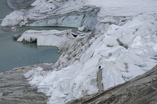 IMAGO Nature: Unsere Erde, Klimawandel, Gletscherschmelze Glacier covered with protective plastic, Canton of Valais, Switzerland  Copyright: GerhardxFitzthum fStopImages1971006