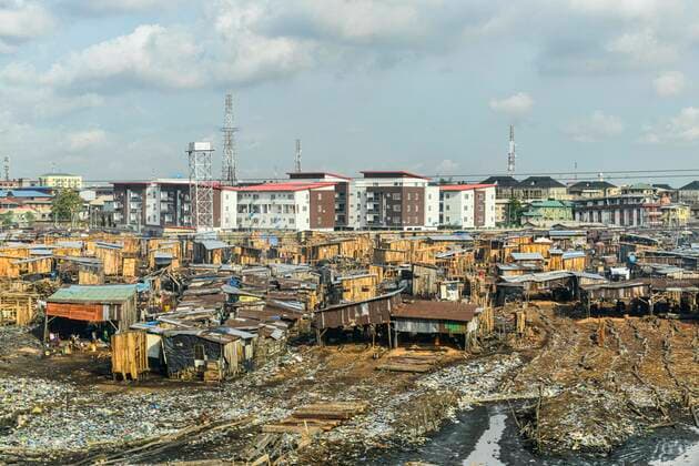 IMAGO Nature: Unsere Erde, Umweltprobleme, Überbevölkerung Maokoko schwimmender Markt Lagos, Nigeria, Afrika *** Maokoko floating market Lagos, Nigeria, Africa Copyright: imageBROKER/MichaelxRunkel iblrun06946577.jpg