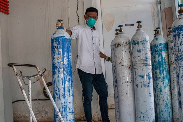 Increased Oxygen Usage Officers check oxygen-filled cylinders before being distributed to Covid-19 patient rooms at the Covid-19 referral hospital in Palu, Central Sulawesi, Indonesia, Wednesday 7 July 2021. The use of oxygen has increased along with the increase in Covid-19 patients being treated at this hospital. Although the number of patients infected with Covid-19 has increased in Palu, the availability of oxygen is sufficient and there is no shortage.  Copyright: xOpanxBustanx xOpnxImagesx
