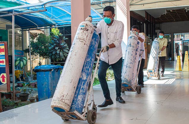 Increased Oxygen Usage Officers distribute oxygen-filled cylinders to the rooms of Covid-19 patients at the Covid-19 referral hospital in Palu, Central Sulawesi, Indonesia, Wednesday 7 July 2021. The use of oxygen has increased along with the increase in Covid-19 patients being treated at this hospital. Although the number of patients infected with Covid-19 has increased in Palu, the availability of oxygen is sufficient and there is no shortage.  Copyright: xOpanxBustanx xOpnxImagesx
