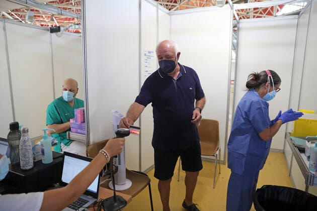 Coronavirus Vaccination In Spain Coronavirus vaccination in Barcelona, Spain, on July 7, 2021. Barcelona Spain urbanandsport-covid19v210707_npNyQ  Copyright: xJoanxVallsx