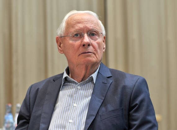 Plenarsitzung des Saarländischen Landtages am Mittwoch (07.07.2021) in der Saarlandhalle in Saarbrücken. Die Abgeordneten kommen zu ihrer letzten Sitzung vor der Sommerpause zusammen. Im Bild: Oskar Lafontaine (MdL, Die Linke). *** Plenary session of the Saarland Parliament on Wednesday 07 07 2021 in the Saarlandhalle in Saarbrücken The deputies meet for their last session before the summer break In the picture Oskar Lafontaine MdL, Die Linke bub