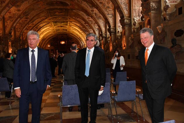 Dieter Reiter Lord Mayor of Munich , Josef Kaeser and Dr Paul Bernhard Kallen Award of the Bavarian Order of Merit 2021 Honour, Award Antiquarium Residenz Munich 08 July 2021