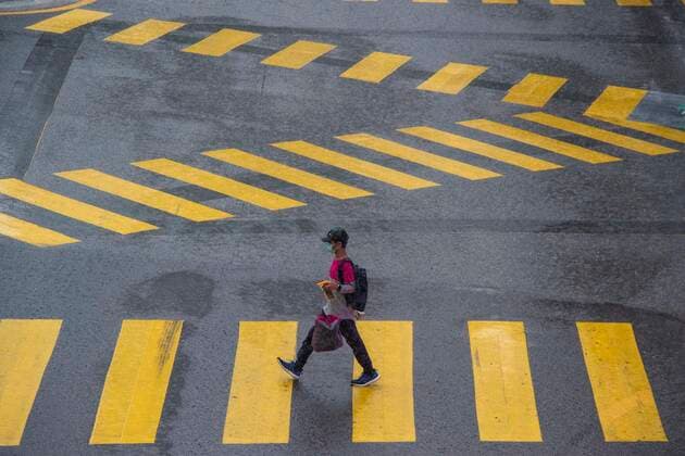 (210708) -- KUALA LUMPUR, July 8, 2021 -- A food delivery man wearing a face mask walks in Kuala Lumpur, Malaysia, July 8, 2021. Malaysia recorded a fresh high of 135 single-day death toll from COVID-19 on Thursday, bringing the total deaths to 5,903, according to the health ministry. Another 8,868 new infections were reported in the second-highest single-day tally since the outbreak, bringing the national total to 808,658. (Photo by Xinhua) MALAYSIA-KUALA LUMPUR-COVID-19-CASES ChongxVoonxChung