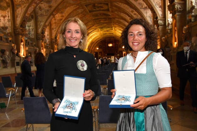 Michaela Gerg and Laura Dahlmeier, the two athletes and prize winners at the award ceremony of the Bavarian Order of Merit on 8 7 2021 in Munich Award ceremony of the Bavarian Order of Merit 2021 in Munich